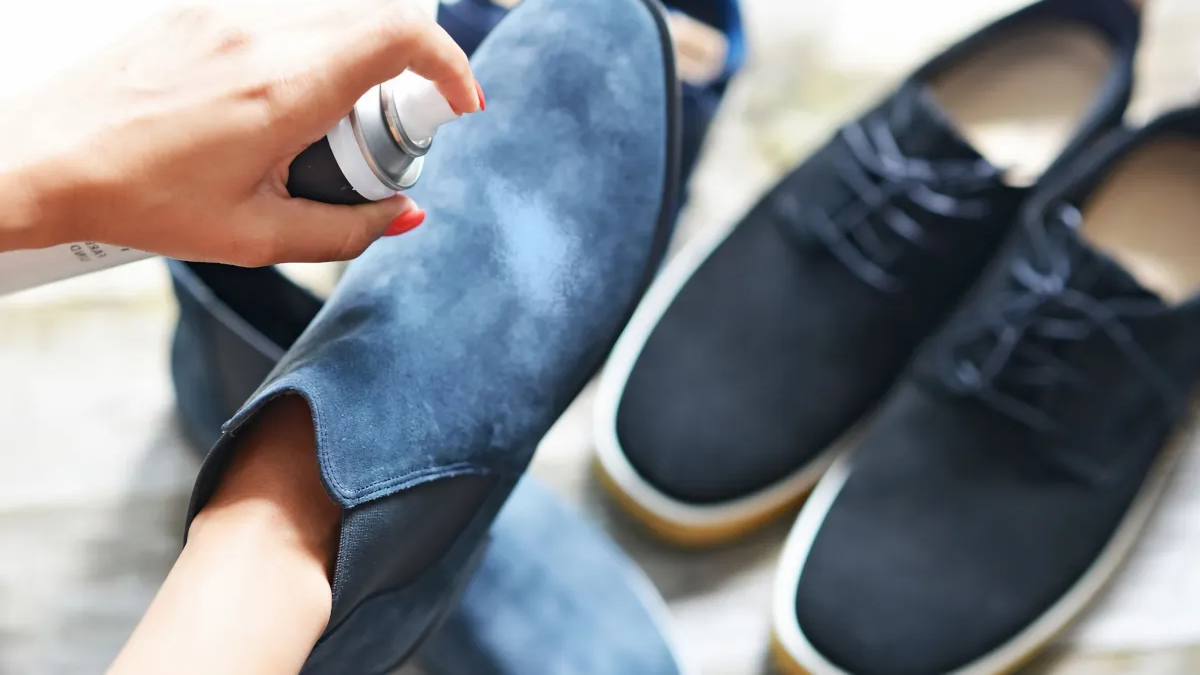 Tricks to clean the suede of your shoes and coats without damaging it