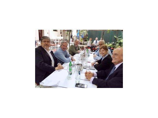 Los comensales: Chino Navarro, Felipe Solá, Ignacion De Mendiguren, Cristina Álvarez Rodríguez y Jorge Taiana entre otros.