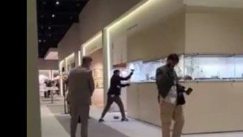 impactante: robaron a mazazos una importante feria de joyas y todo quedo filmado
