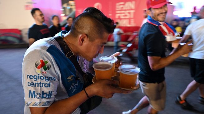 La cerveza, un clásico de los Mundiales, una quimera en Qatar 2022.