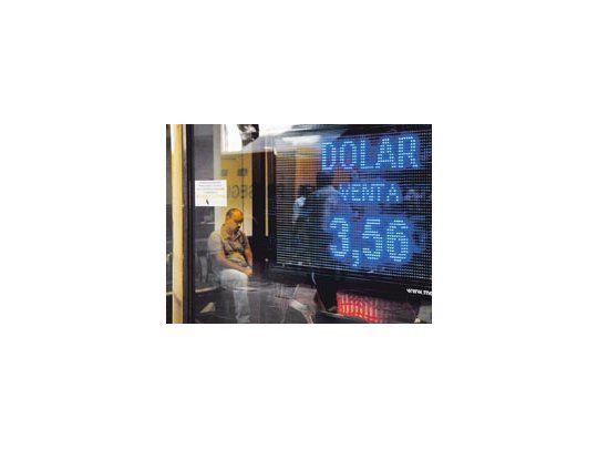 Por Wall St. y el paro del campo subió otra vez el dólar