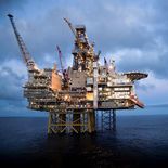 YPF y ENI se unieron para buscar petróleo offshore en costas uruguayas. YPF y ENI se unieron para buscar petróleo offshore en costas uruguayas.