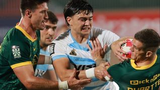 El seleccionado argentino de seven venció 19-14 a Sudáfrica en la última fecha del Grupo A y jugará por el quinto puesto del torneo de Dubái. El seleccionado argentino de seven venció 19-14 a Sudáfrica en la última fecha del Grupo A y jugará por el quinto puesto del torneo de Dubái.