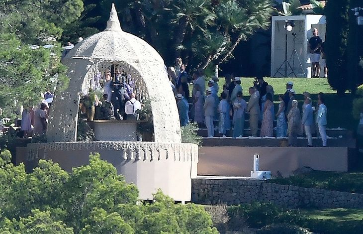 La presencia de Michael Schumacher fue muy cuidadosa en la boda de su hija. La presencia de Michael Schumacher fue muy cuidadosa en la boda de su hija.