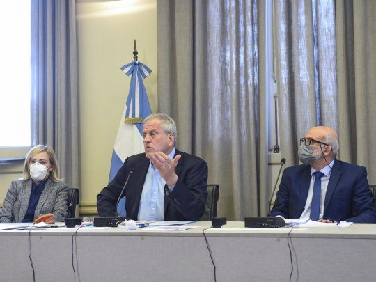 Educación pidió continuar con los cuidados en las aulas 
