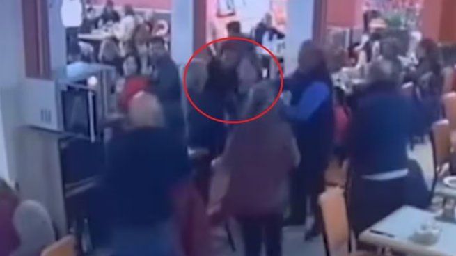Un mozo le salvó la vida a una clienta en un restaurante de Córdoba