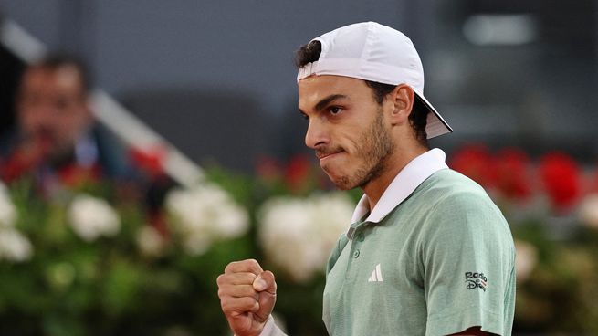 Francisco Cerúndolo avanzó con firmeza a la segunda ronda del Masters 1000 de París.