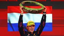 Max Verstappen se impuso en un difícil Gran Premio de Brasil y casi aseguró su cuarto título mundial de Fórmula 1. Su compañero de Red Bull, Checo Pérez terminó 11ª.