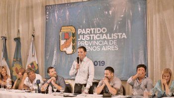 compañeros. Gray, Menéndez, De Jesús, Magario y Espinoza se juntaron el sábado pasado en Santa Teresita. Buscan candidato/a a gobernador.