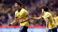 El festejo y la primera final en la mochila para el América que, con empatar o ganar el domingo próximo, se coronará tricampeón del fútbol mexicano.