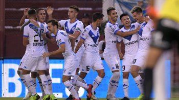 velez vencio con lo justo a lanus en un duelo cargado de polemicas
