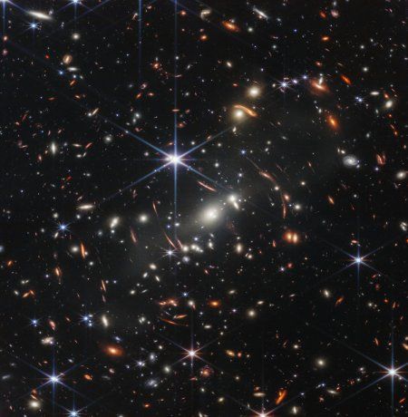 Imágen completa tomada por el James Webb de la NASA.