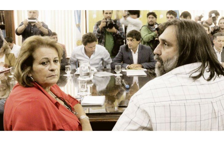 Sin avance. Mirta Petrocini y Roberto Baradel, ayer en la reunión que encabezó el ministro Hernán Lacunza.