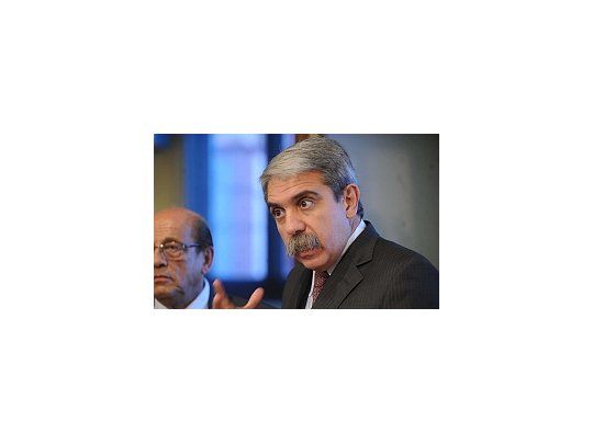 Aníbal Fernández está a favor de la clausura de los estadios donde se use pirotecnia.