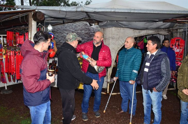 El peronista Martín Ascúa, durante una visita al santuario del Gauchito Gil.