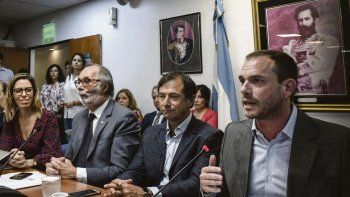 Ética. El secretario de Fortalecimiento, Fernando Sánchez y Laura Alonso, ayer en Diputados, explicaron el proyecto de Ética Pública.