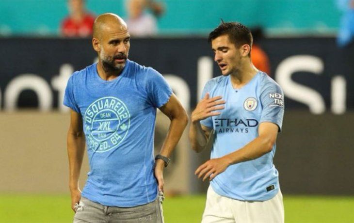 Benjamín Garre, el flamante refuerzo de Racing, con Pep Guardiola.