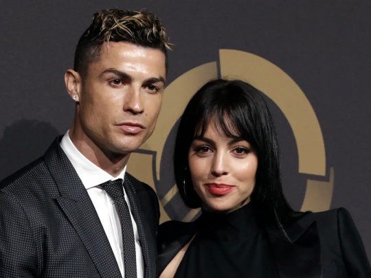 Cristiano Ronaldo y su esposa.webp