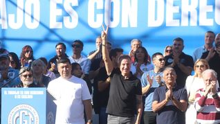 Ya comenzó la marcha de la CGT en la previa del Día del Trabajador. Ya comenzó la marcha de la CGT en la previa del Día del Trabajador.