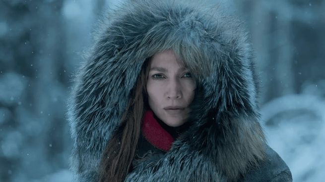 Jennifer Lopez interpreta a una letal exasesina en esta película de Netflix, donde el instinto maternal desata una guerra sin vuelta atrás.