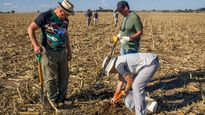 culmino la primera campana de arqueologia en campos de batalla con veteranos de malvinas