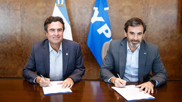 Julián Escuder, country manager de Pluspetrol Argentina, y Lisandro Deleonardis, presidente del Instituto Vaca Muerta y vicepresidente de Asuntos Públicos de YPF. Julián Escuder, country manager de Pluspetrol Argentina, y Lisandro Deleonardis, presidente del Instituto Vaca Muerta y vicepresidente de Asuntos Públicos de YPF.