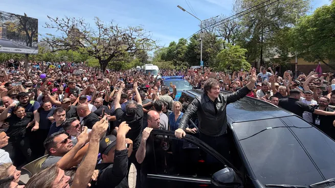 Una multitud esperó a Javier Milei en Resistencia.