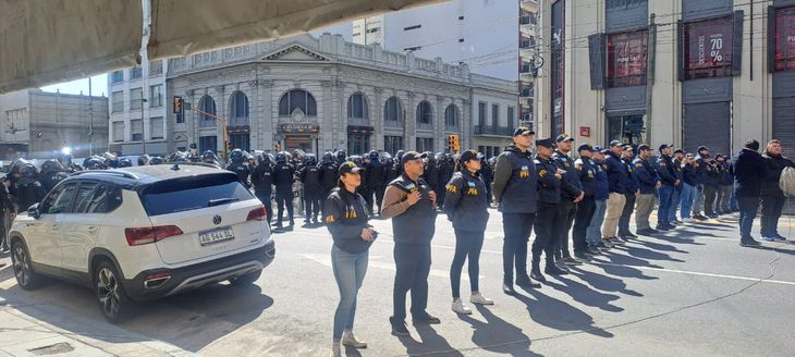 El Ministerio de Seguridad trasladó la manifestación a 300 metros del Puente Pueyrredón. El Ministerio de Seguridad trasladó la manifestación a 300 metros del Puente Pueyrredón.