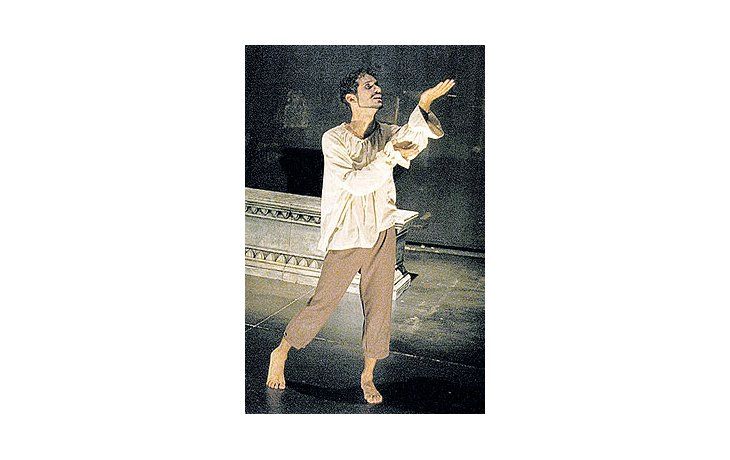 ámbito.com | MúltipleMarianoMazzei:impecabledicciónespañola paraencarnar aLope de Vega,pero a vecesabusa de lacomicidad y lasinterpelacionesal público.