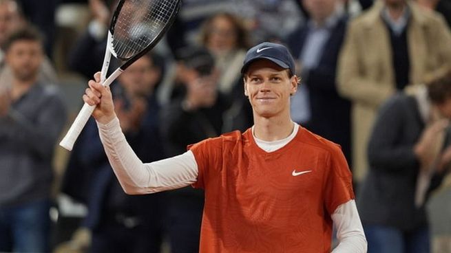 Sinner está en octavos de Roland Garros sin ceder sets.