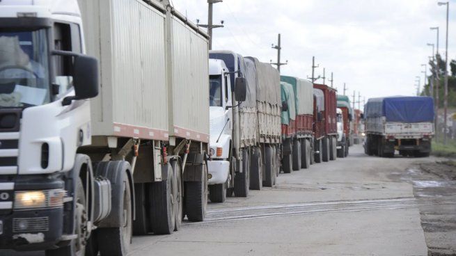 El convenio salarial firmado entre gremios y empresas contempla incrementos mensuales y una suma única, además de una revisión del acuerdo en diciembre para evaluar futuras actualizaciones.