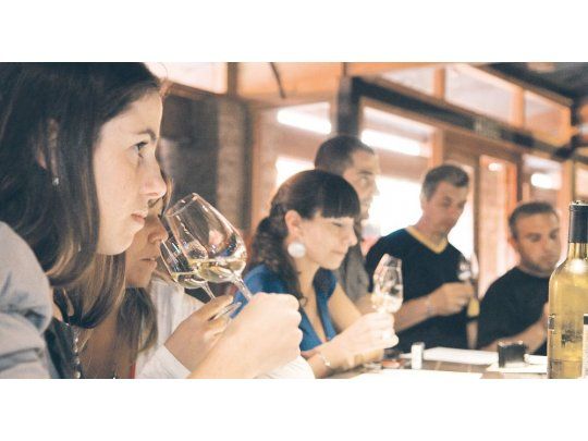 MILLENNIALS. Un segmento que empuja a las bodegas a probar nuevas estrategias de marketing.