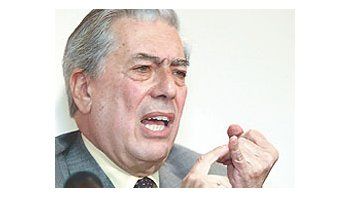 ámbito.com | Cuenta Mario Vargas Llosa que la pena final del gran escritorGuillermo Cabera Infante era pensar que iba a morir dejandoa Cuba en manos de Fidel Castro.