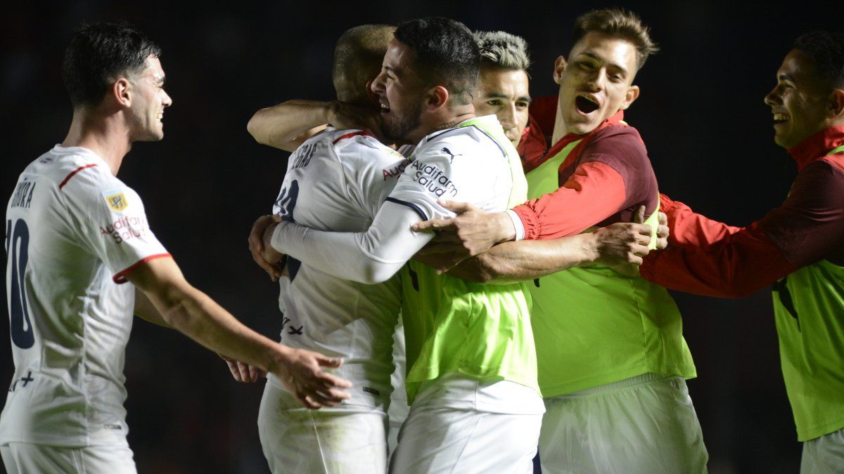 Independiente vs Huracán: Hora, TV y formaciones