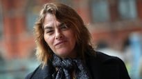 la artista britanica tracey emin pide que saquen de la residencia de boris johnson una obra que dono