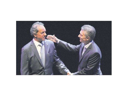 Intentaron Scioli y Macri sacar diferencia en parejo debate