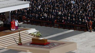 El papa Francisco fue despedido por miles de fieles y líderes de todo el mundo. El papa Francisco fue despedido por miles de fieles y líderes de todo el mundo.