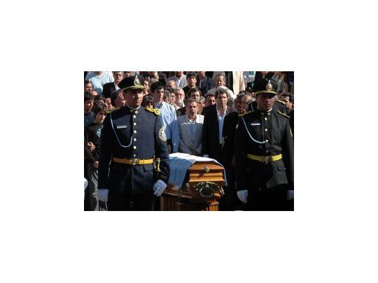 Una multitud acompañó el cortejo fúnebre de la diputada Margarita Ferrá de Bartol, fallecida en el accidente del helicóptero de la gobernación provincial que se precipitó a tierra en San Agustín de Valle Fértil.