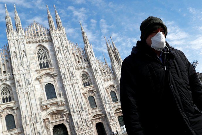Barbijos en los paseos turísticos, la postal en Italia.