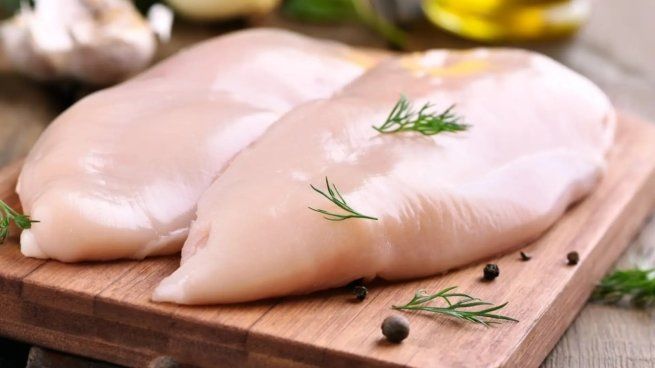 Por año, cada habitante argentino consume 47 kilos de pollo. 