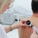 La ANMAT dispuso la prohibición del uso, comercialización y distribución del dermatoscopio FotoFinder modelo skeen en todo el territorio nacional. La ANMAT dispuso la prohibición del uso, comercialización y distribución del dermatoscopio FotoFinder modelo skeen en todo el territorio nacional.