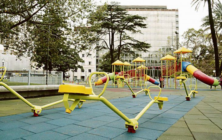 Porteños votaron para  prohibir fumar en áreas  de juegos de las plazas