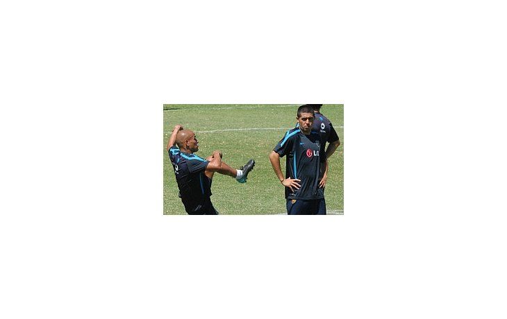 Uno en duda, Clemente Rodríguez; y el otro esperando el alta médica para jugar: Juan Román Riquelme.