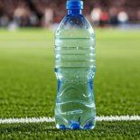 La FIFA anunció que no se permitirá el acceso con botellas de agua reutilizables a los estadios del Mundial por motivos de seguridad. La FIFA anunció que no se permitirá el acceso con botellas de agua reutilizables a los estadios del Mundial por motivos de seguridad.