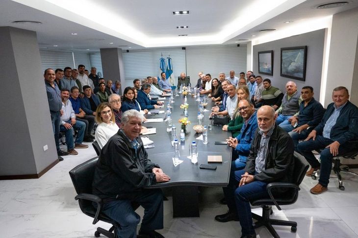 Gildo Insfrán, junto a intendentes formoseños. Gildo Insfrán, junto a intendentes formoseños.