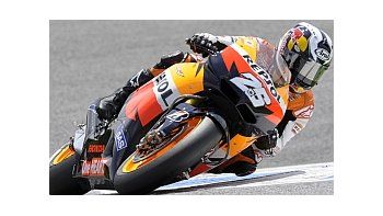 El español Dani Pedrosa volvió de una operación en su hombro y se llevó la carrera de MotoGP del Gran Premio de Portugal.