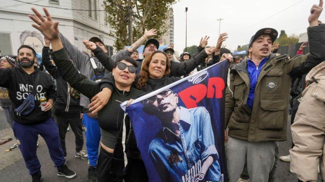Esta tarde había siete kilómetros de cola y la fila llegaba al Puente Pueyrredón.
