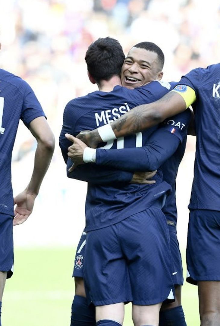 El abrazo de Mbappé