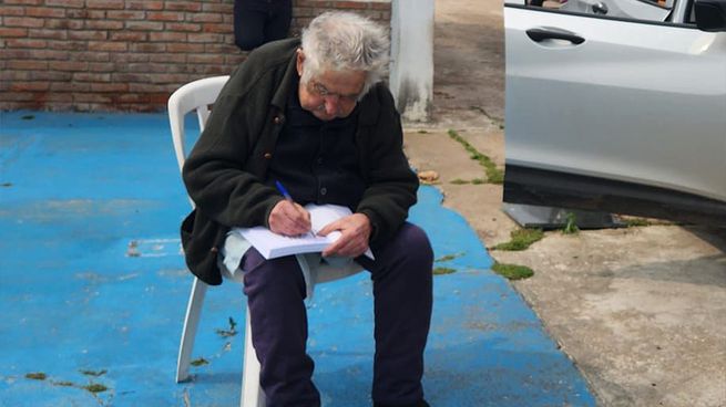 José Mujica continúa recuperándose tras su intervención.