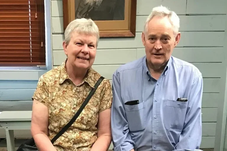 Según informaron los medios locales, las víctimas serían Gail y Don Patterson, y Heather Wilkinson -quien aparece en la fotografía junto a su esposo, Ian, que permanece hospitalizado-.
